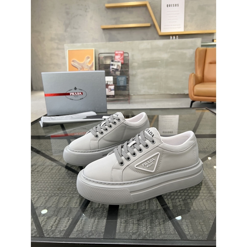 Pra*a casual shoes
